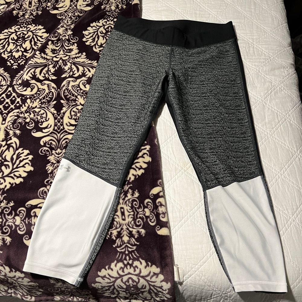 Under Armour mid-calf womens leggings. XL